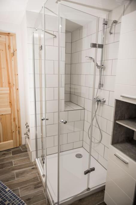 Stadt-Ferienwohnung Mit 55 M² Fuer 2 Erw. Personen Und Kind Bis 3 Jahren Бад Лаутерберг Екстериор снимка